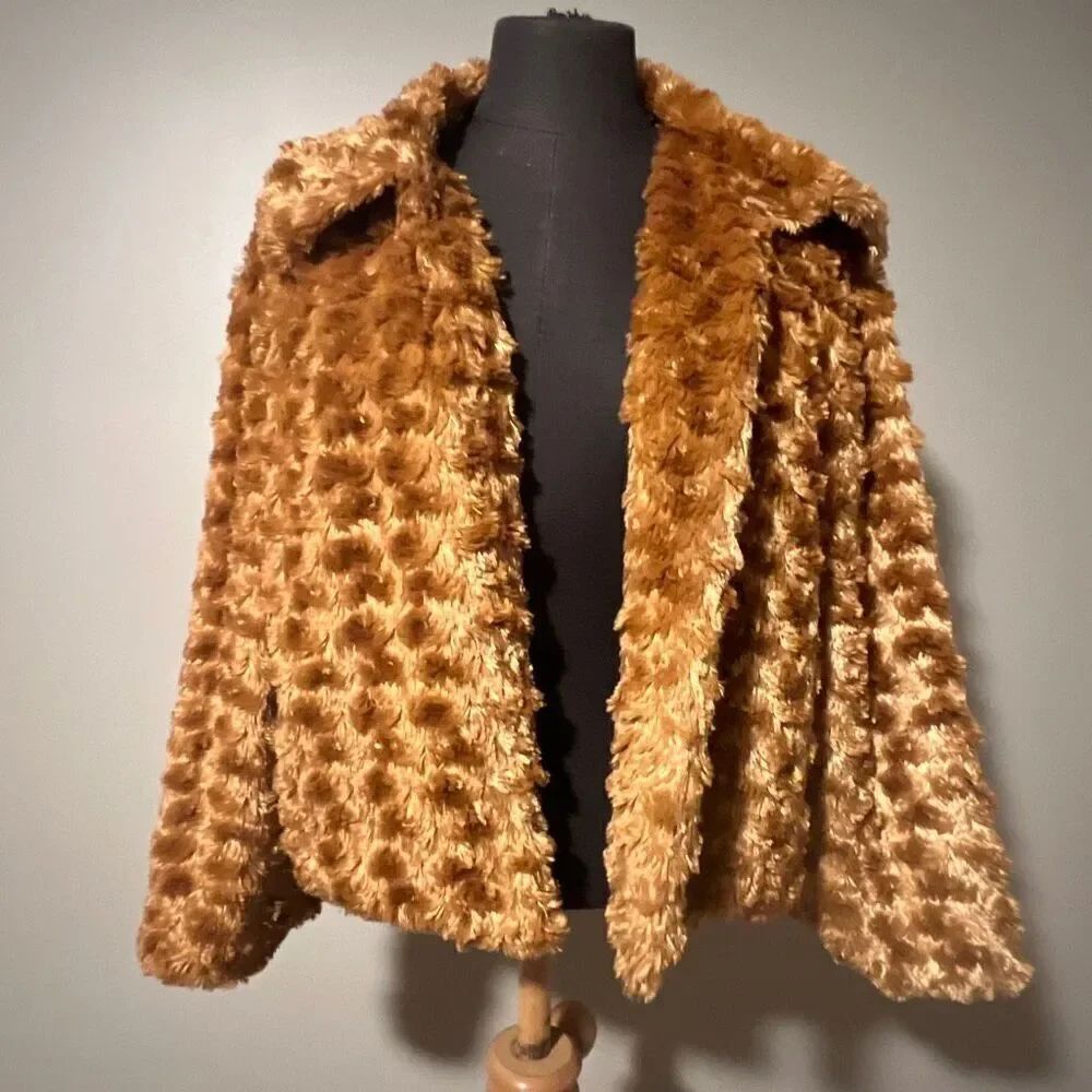 Cejon Women's Brown Cropped Long Sleeve Curly Faux Fur Teddy Jacket Medium